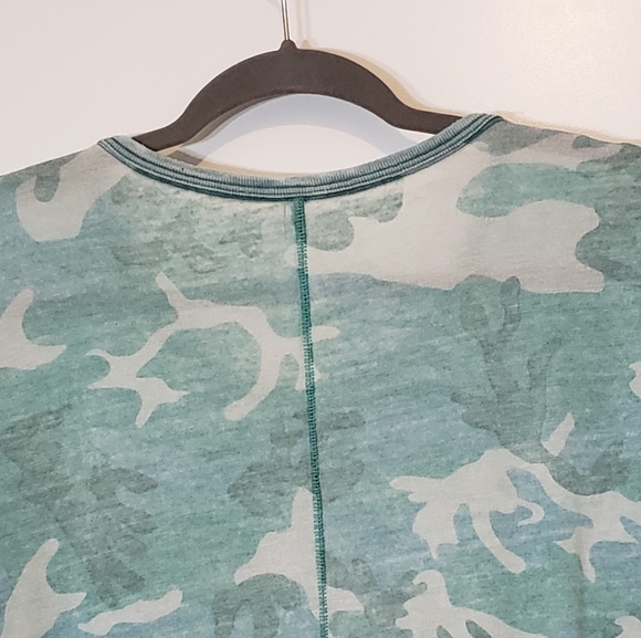 Free People Tourist T Shirt Green Camo Print Short Sleeve Size Medium - Picture 10 of 12
